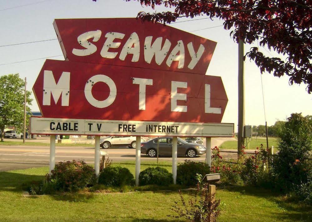 Seaway Motel Roosevelt Park Exterior foto